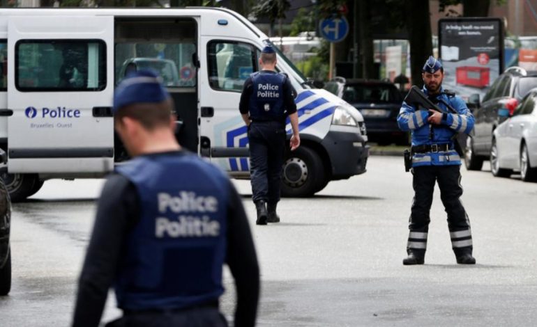 Panik në Belgjikë, agresori vret dy policë dhe merr peng pastruesen e një gjimnaz