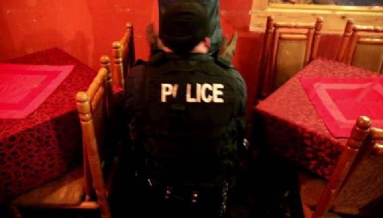 TRAFIKIM I QENIEVE NJERËSORE/ Policia mbyll SHTATË lokale pas…