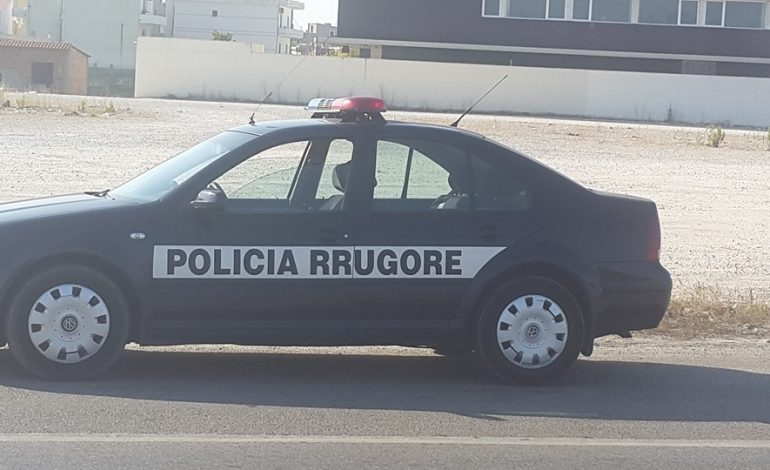 NDODH NË DURRËS/ 31-vjeçarja përplas me “Smart” gruan që po…