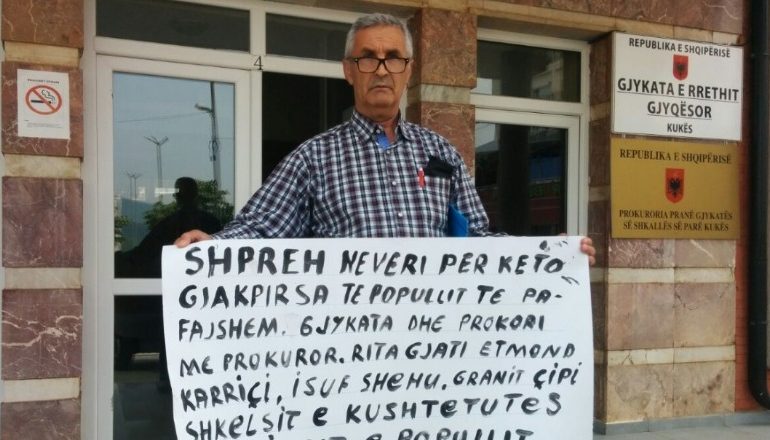 Kukës, anëtari i Këshillit Bashkiak në protestë i vetëm ndaj prokurorëve, Elezi: Janë gjakpirës populli