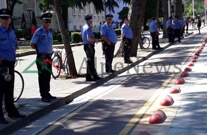 PROTESTA E OPOZITËS/ Çfarë po ndodh në Bulevard, atmosferë e vakët por… (FOTOT EKSKLUZIVE)
