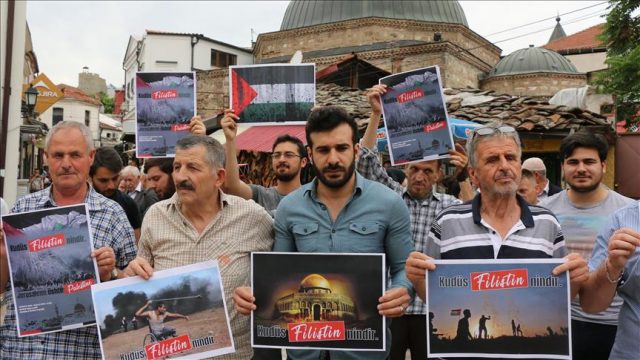Turqit dhe shqiptarët e Shkupit, protestë kundër SHBA e Izraelit