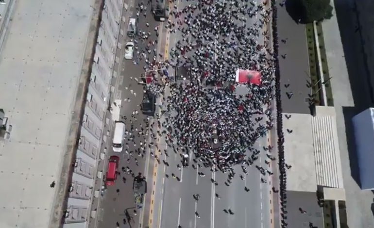 Dështon protesta e opozitës/ Pamjet e fundit me dron tregojnë… (VIDEO E PLOTË)