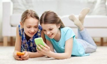 Pse fëmijët nuk duhet të kenë celular? Zbuloni 5 rreziqet!