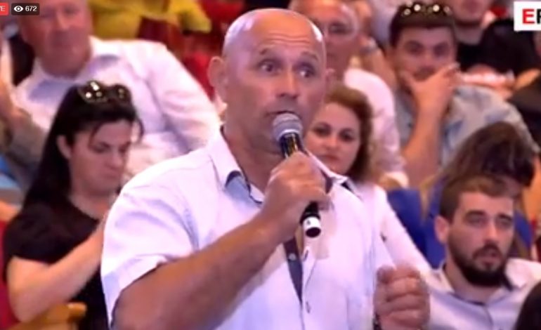 “Shëndetësia është falas për ty, se ne vdesim po s’patëm lekë”/ Përballja e Ramës me lezhjanin: Mos m’i trego mua…
