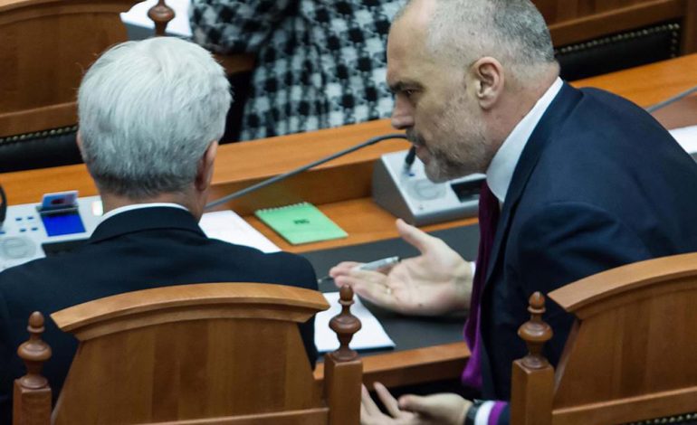 Nikoll Lesi: Lulzim Basha dhe PD-ja po përdoren nga Rama dhe Tahiri për të sulmuar Fatmir Xhafajn