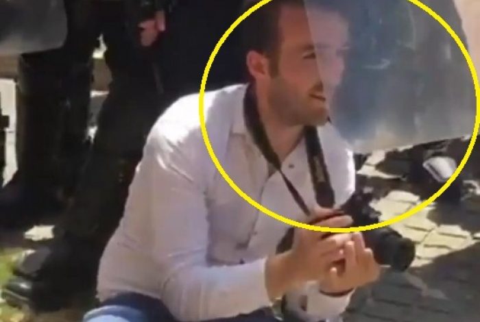 POST PROTESTA/ Policia DHUNOI gazetarët? Shikoni si e MBRON reporterin e ri teksa shkrep… (VIDEO)