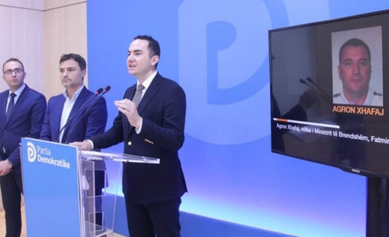 “Goditje” para negociatave apo vendosja e ligjit? Si e komentojnë Gjekmarkaj dhe Minxhozi, aksionin e PD-së