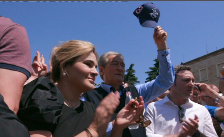 Mediat e huaja pasqyruan protestën, Berisha: “Rama-Xhafa ik” jehonë në mbarë botën