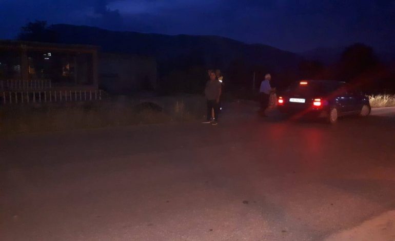 AKSIDENT NË SHKODËR/ 22-vjeçari del nga rruga me MOTOR dhe përfundon në…