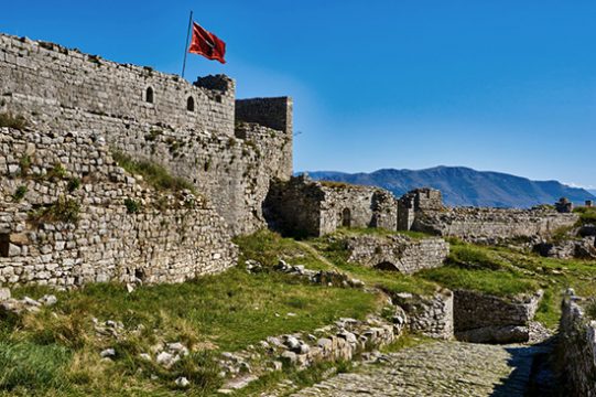 TË MAHNITUR NGA SHKODRA/ Media austriake: Qyteti më çlodhës në Shqipëri…