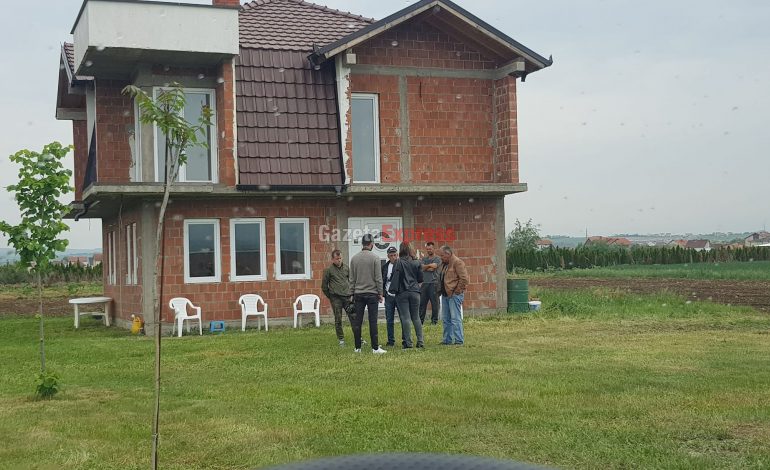 VIKTIMË PËR NJË HISTORI DASHURIE/ Shtëpia e Xhafer Osmanit hap dyert e MORTIT në Vushtri, aty ku pritet… (FOTO)