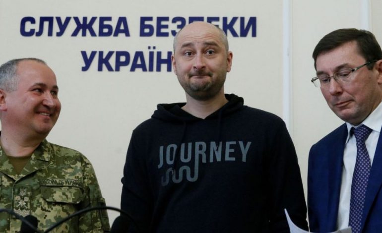 Si u inskenua nga shërbimet sekrete vrasja e gazetarit rus kundërshtar i Putin