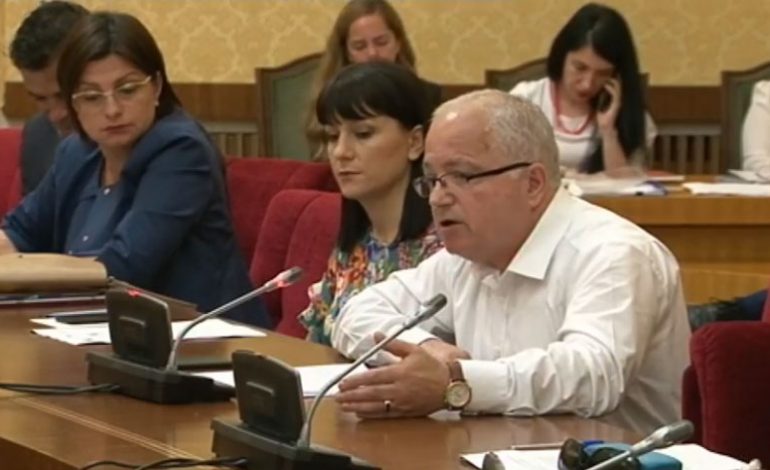 DEBATE TE EKONOMIA/ Spaho: Liruat Tahirin, s’keni turp. Braçe: Kur jeni serioz ju, kur hidhni valle, apo…