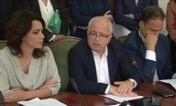 TË FLITET VETËM PËR XHAFAJN/ PD nis aksionin në Komisionet Parlamentare, socialistët largohen nga mbledhja
