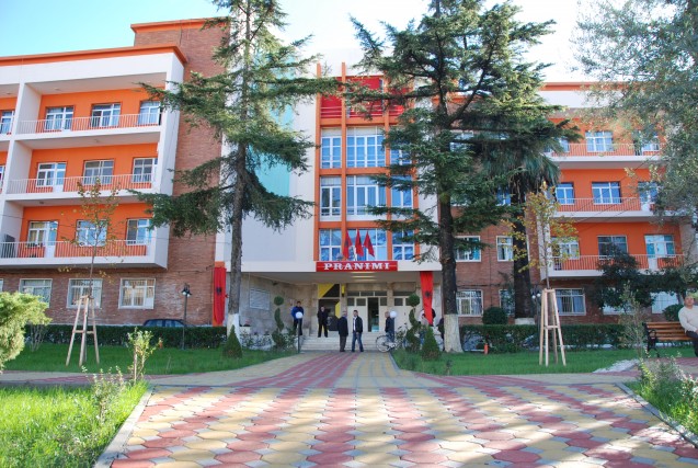 PAMJE TE RENDA: Vdekja e 18-vjeçares në Vlorë, familjarët akuza mjekëve dhe mësuesve