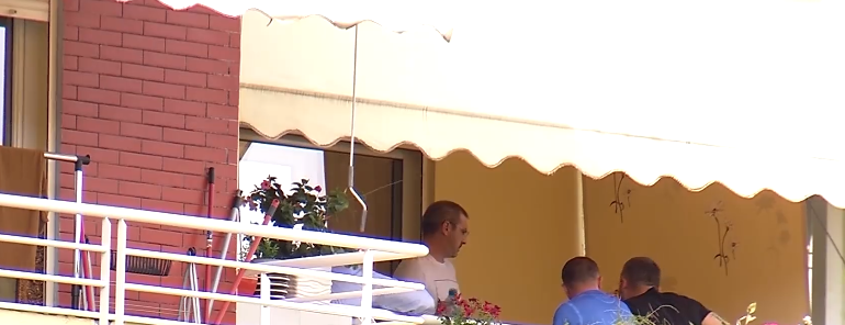 Orët e para të Tahirit pasi Apeli e liroi nga ARRESTI SHTËPIAK/ Ish ministri filmohet me BIRRA dhe… (VIDEO)