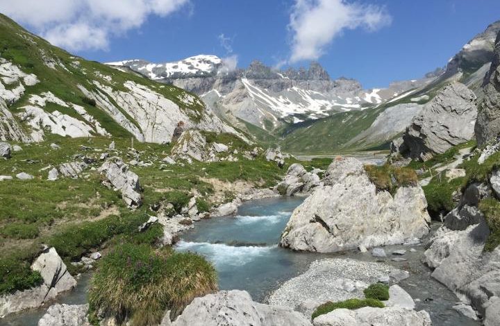KOMENTET/ Turisti i huaj: Thethi ishte një mrekulli, shqiptari: Të kanë rrjepur mirë besoj