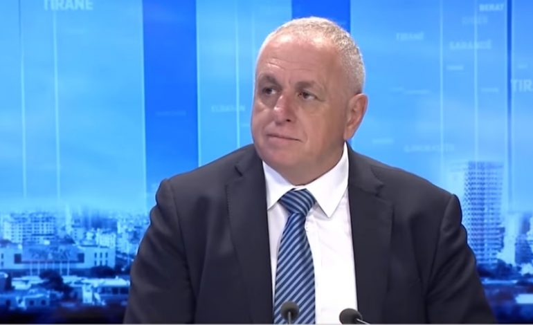 Lëkundjet çanë muret e Kuvendit, deputeti i PD ironi për Teatrin: Kur nuk e dëmtoi dot as ky tërmet…