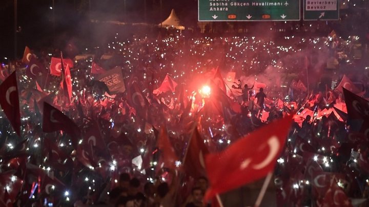 Grushti i shtetit në Turqi/ 104 ish-ushtarakë dënohen me burgim të përjetshëm