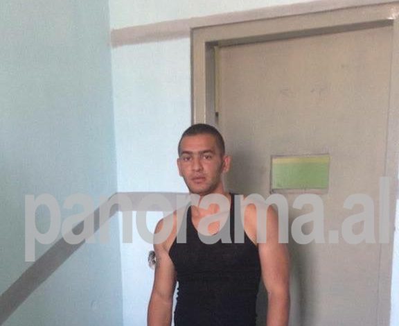 FOTO/ Vdiq në paraburgimin e Korçës/ Ja kush është 27-vjeçari babai i tre fëmijëve