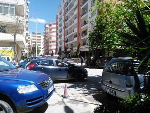 PLGOSJA ME ARME ZJARRI NE VLORE/ Identifikohen autorët që qëlluan 30-vjeçarin duke pirë kafe, në makinë iu gjetën…