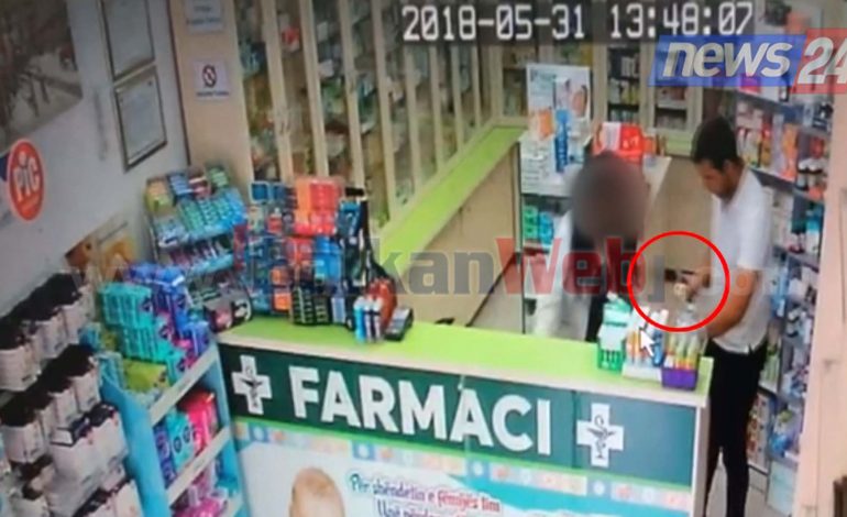 VODHI XHIRON DITORE/ “Më jep lekët”, shihni momentin kur i riu kërcënon me thikë farmacisten… (VIDEO)