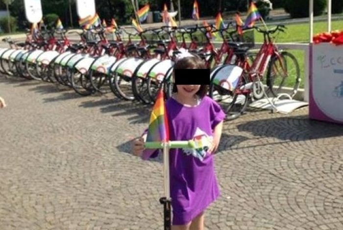 Vogëlushja në paradën e LGBT/ Xheni Karaj: Brezi që do sjelli ndryshimin. Shpërthejnë reagimet (FOTO)