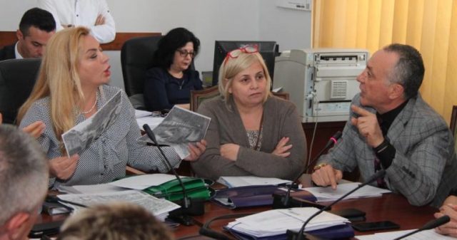 REPLIKAT te media/ Vokshi: Na rrahët Kasmin. Ylli: Ju keni vrarë njerëz në bulevard