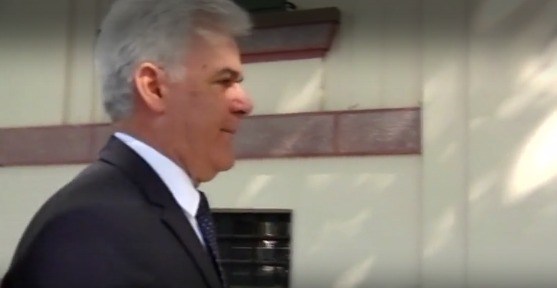 Çfarë po bënte ministri Xhafaj ndërsa protestuesit tentuan të thyenin kordonin e policisë