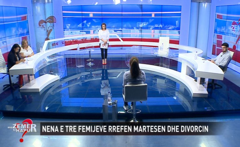 Ish-bashkëshortët përplasen live/ Burri: Më tradhtoi 5 herë po e fala. Gruaja: Të gjeta sms-të e të dashurës