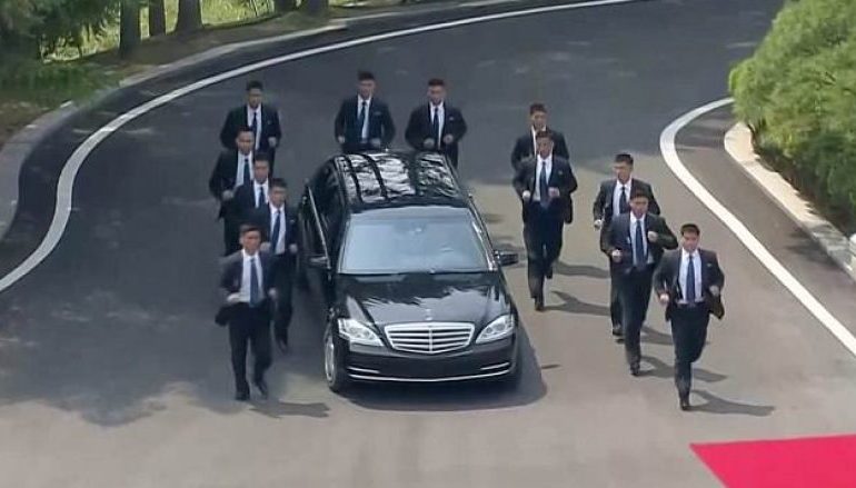 Pas garimit për bombat nukleare/ Kim dhe Trump garojnë kush e ka limuzinën më të mirë (FOTO VIDEO)