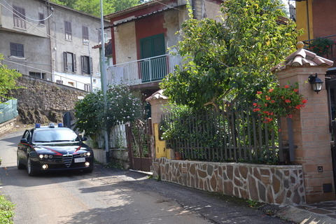 SHQIPTARI U GJET I VDEKUR NË BANESË/ Alarmin e dhanë miqtë. Dyshohet se e kanë mbytur për… (FOTO)