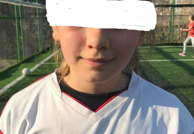 VDEKJA E 12 VJEÇARES PASI PIU FOTOKSINË/ Mësuesi: Ishte vetëm me 10-ta, në bankën e saj…