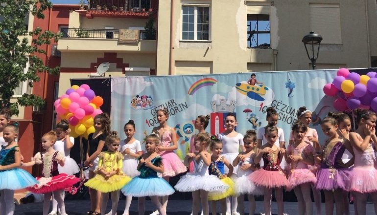 Kremtohet sot 1-Qershori, fëmijët kryefjalë e festës së aktiviteteve
