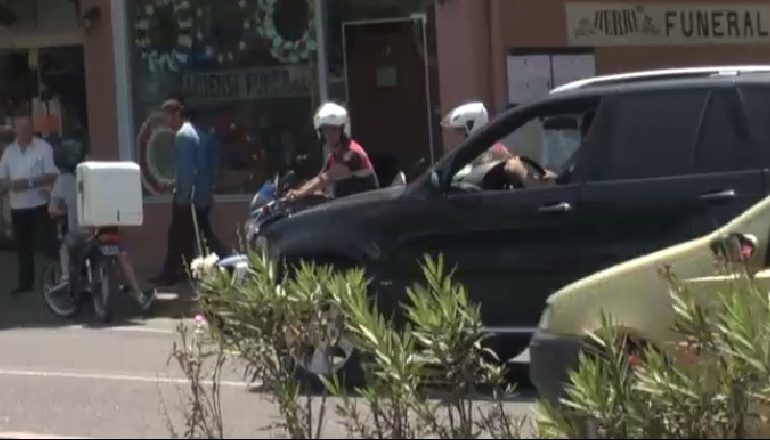 TIRANË/ Policia NDALON makinën me HASHASH, gjatë kontrollit ARRATISET TRAFIKANTI dhe…