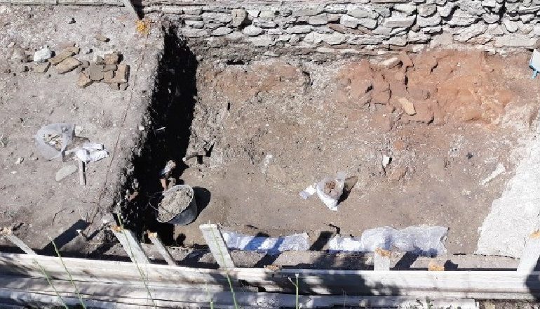 Zbulohen varre dhe objekte romake në Forumin Bizantin në Durrës
