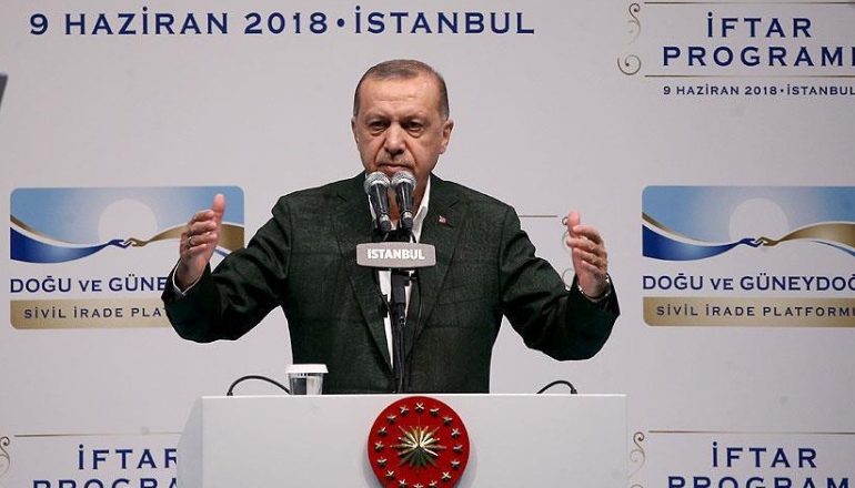 Erdogan paralajmëron Austrinë për mbylljen e xhamive: Mendoni se do heshtim?