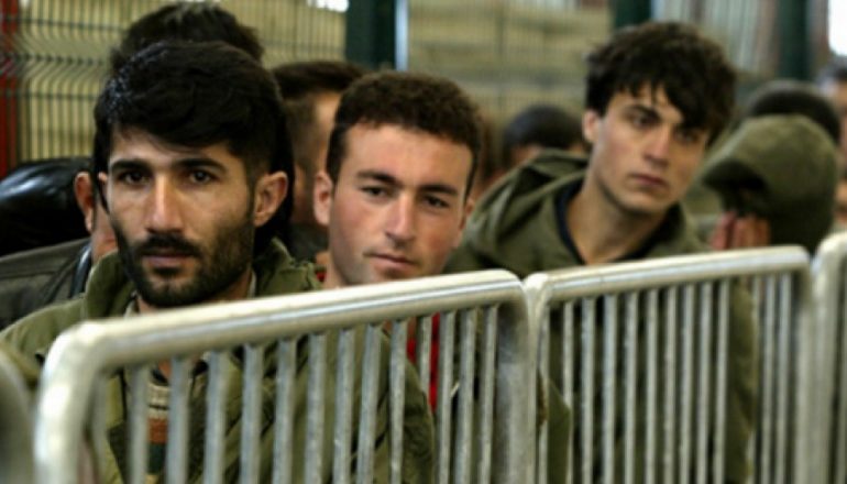FLUKSI I EMIGRANTEVE/ Dynden në Shqipëri 600 refugjatë nga Siria, Irani dhe Pakistani