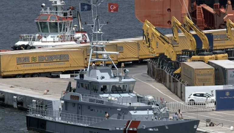 Anija shqiptare ‘Butrinti’ shpëton 36 emigrantë që po mbyteshin në Egje, mes tyre 12 fëmijë
