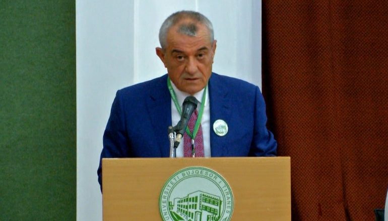 Ruçi: Në 4 vitet e ardhshme 25 mld lekë për bujqësinë, financimi jo për sekserët e abuzuesit
