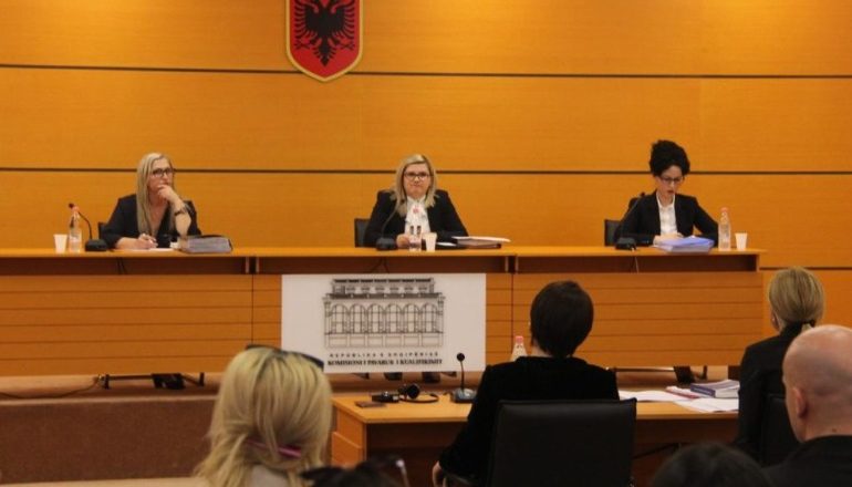 SITA E VETTINGUT/ Prapaskenat, si u “FUNDOS” gjyqtarja Altina Xhoxhaj. Apartamenti me sipërfaqe…