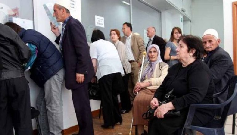 Pensionet/ Ja se si mund të sigurohen vitet e humbura pa kontribute