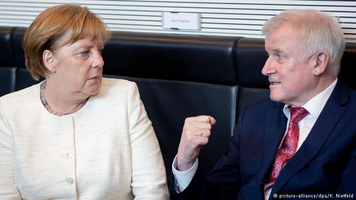 “Plas sherri” për azilin në Gjermani, Ministri i Brendshëm kërcënon kancelaren Merkel