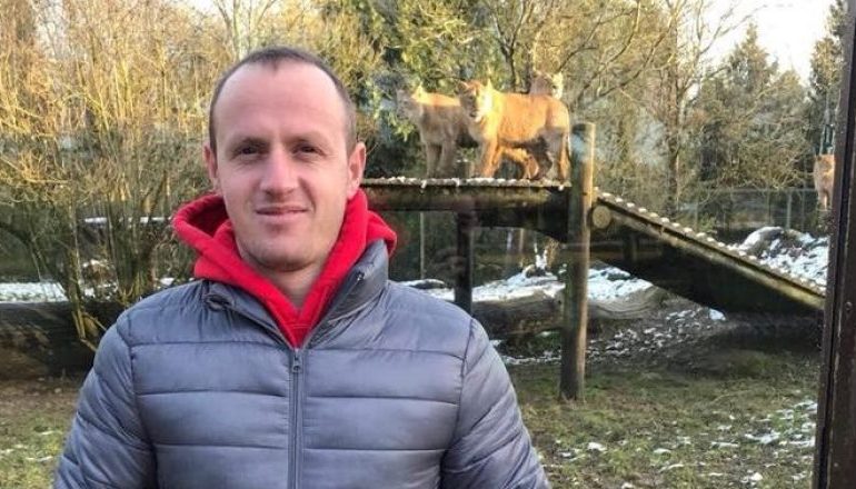 Djali që vrau prindërit në shock: Pranon krimin, por s’e di se viktimat janë i ati dhe e ëma