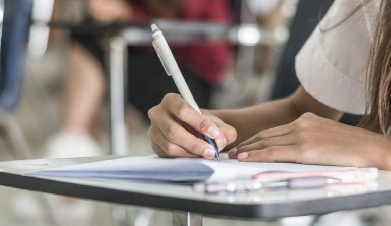BIE NUMRI I NXËNËSVE SHQIPTARË/ Reagon Ministri Maqedonas: Problemi qëndron tek…