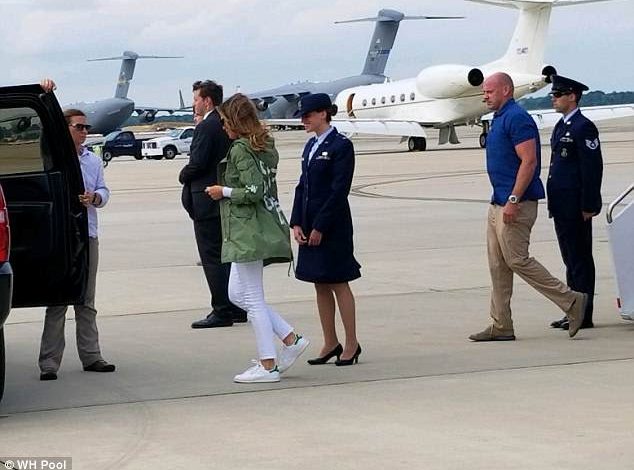 Pas “Mua nuk më intereson fare, po ty?”, Melania Trump sërish në kufi për emigrantët