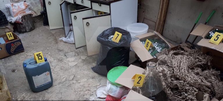 PRODHOHEJ HEROINE DHE MORFINE/ Zbulohet laboratori i përpunimit të drogës (FOTO)