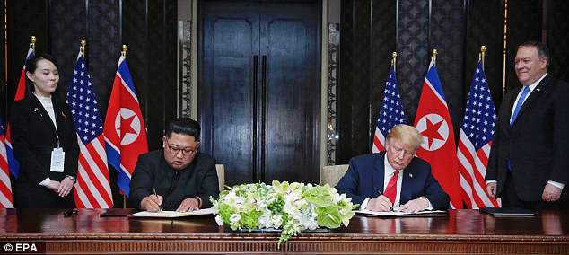 Pse Kim Jong Un e ndërroi stilolapsin urgjent kur firmosi me Trump? Detaji që iu shpëtoi (VIDEO)