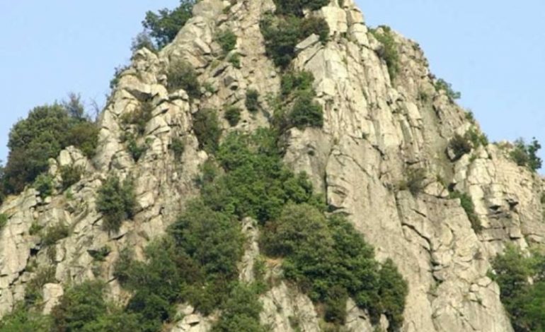 E RENDE NE MIRDITE/ Bie nga shkëmbi dhe mer plagë të rënda, ndërron jetë burri (EMRI)